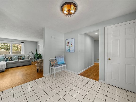 3rd image of 11 Watson Dr