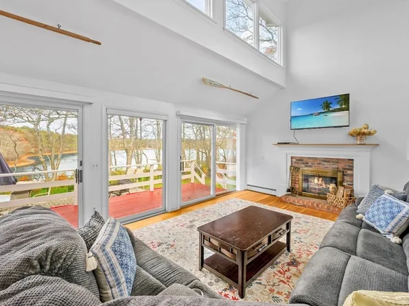 11 Elizabeth Ln, West Yarmouth, MA 02673