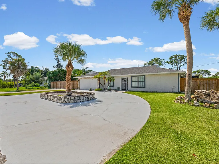 240 Eider Rd — Photo 4