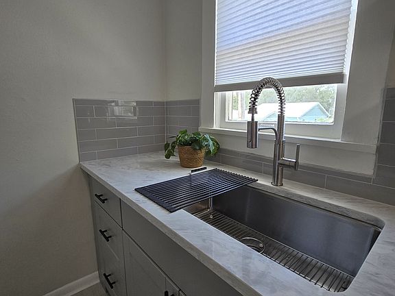 Undermount stainless steel sink