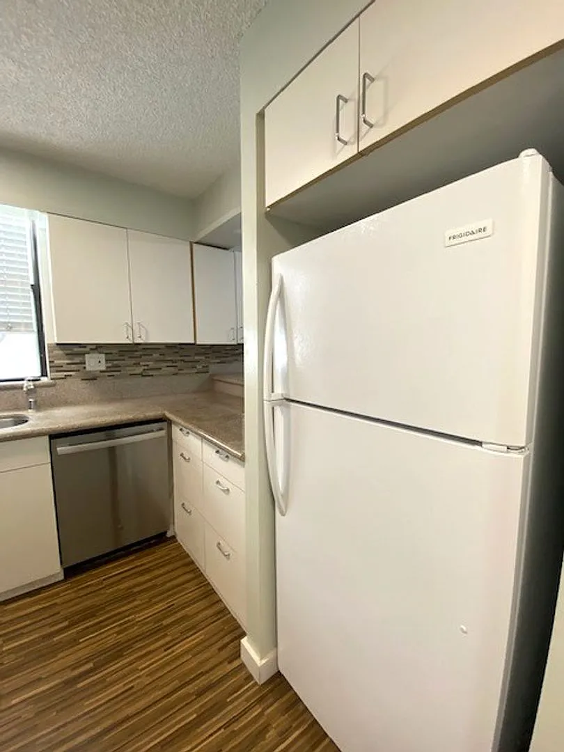2 Bedroom / 2 Bath / 2 Pkg at the Sovereign — Photo 3