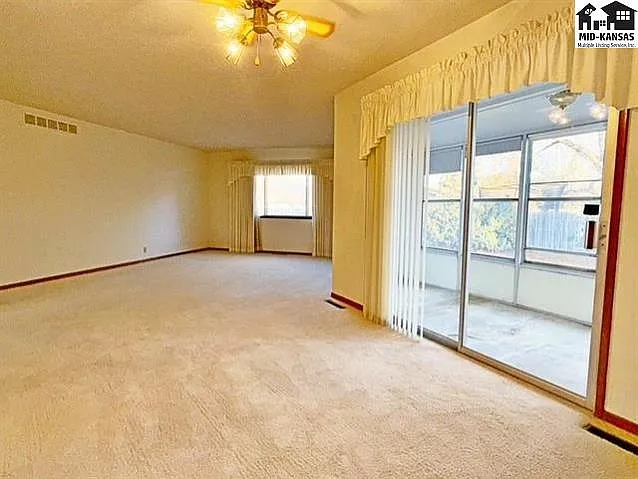 3102 Princeton Dr — Photo 2