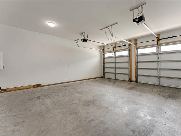 2318 Large Oak Dr — Photo 33
