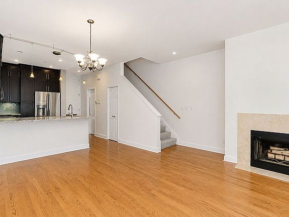 4th image of 350 W Huron St #A