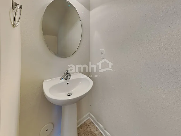 1882 Woodstone Dr — Photo 9