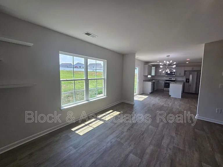 310 Beresford Way — Photo 5