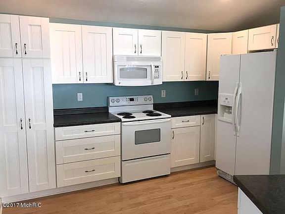 4th image of 15370 Sunglo Ave