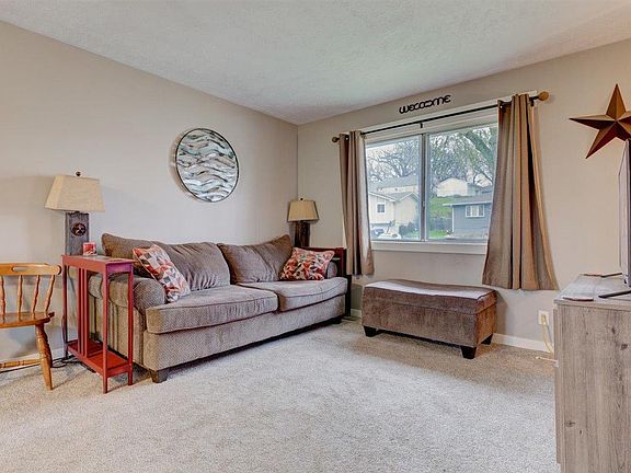 4th image of 130 Glenbrook Dr