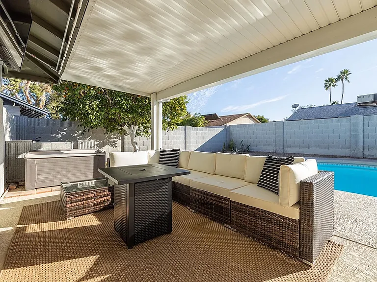 709 W Vaughn St — Photo 23