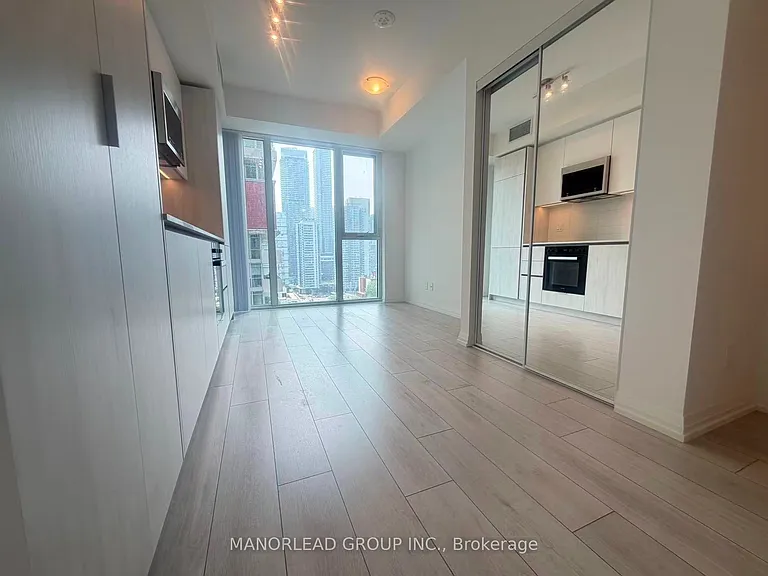400 King St W #1516 — Photo 5
