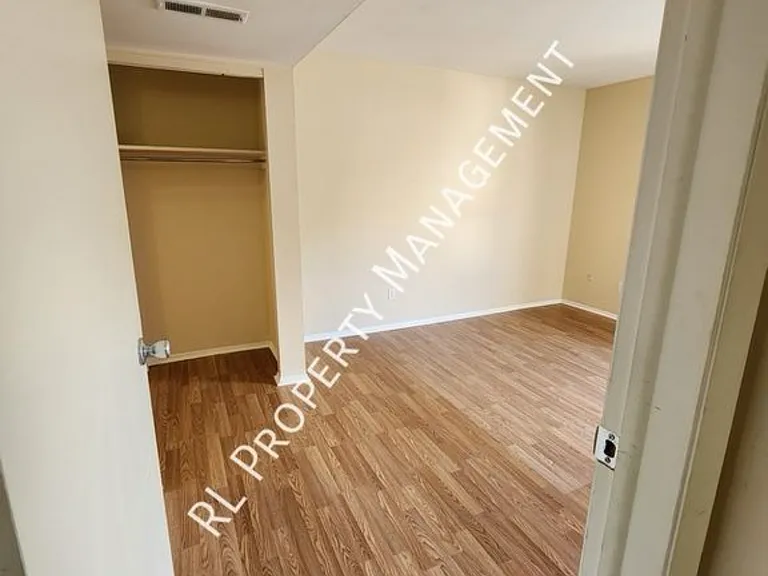 1055 Merrimar Cir N #E — Photo 13