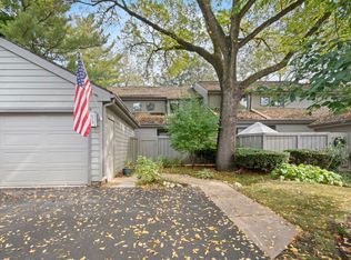 429 Valley View Rd, Lake Barrington, IL 60010