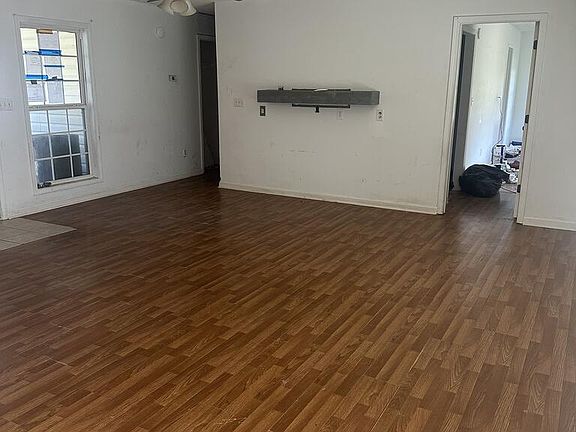3rd image of 1480 N Broad St