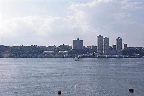 Rented by Douglas Elliman | media 22