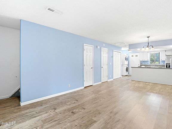 5th image of 102 Country Club Villa Dr #1