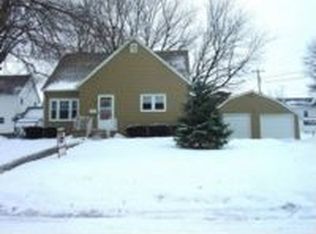 418 E 2nd St, Carroll, IA 51401