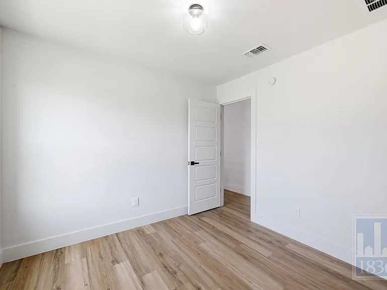 3610 Alexandria Dr — Photo 15