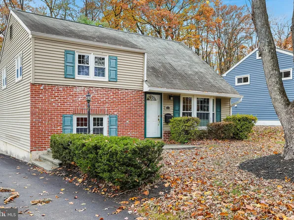 32 Greentree Ln, Malvern, PA 19355