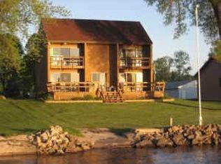 6342 Black Wolf Point Rd, Oshkosh, WI 54902