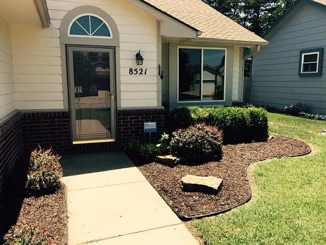 4 bed, 2100 sqft, $1,900 — Photo 2