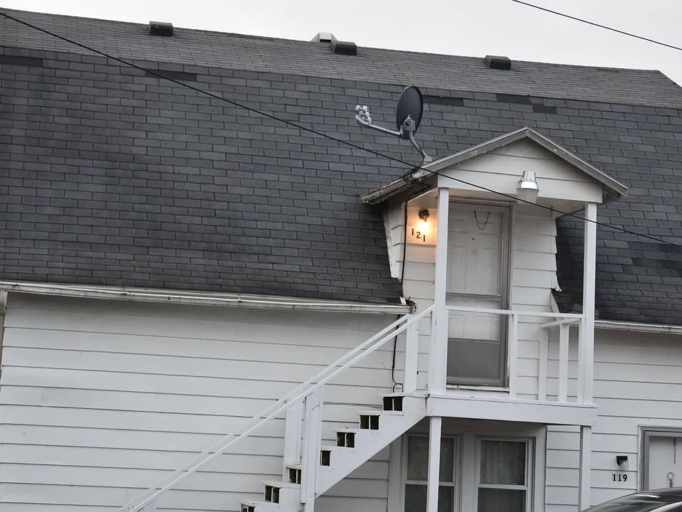 1st image of 121 University Ln