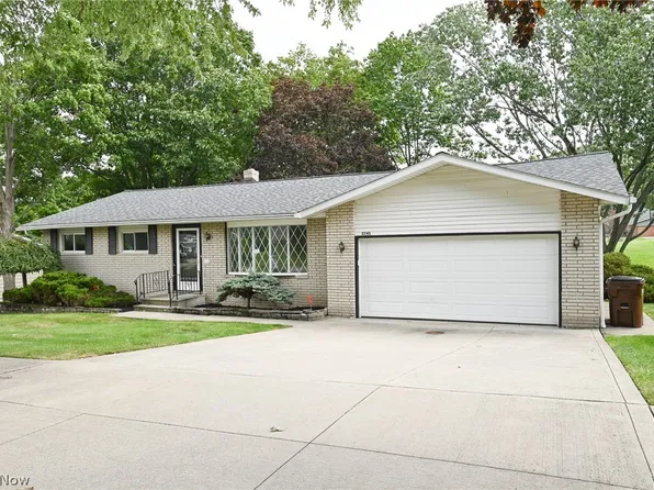 2745 Brian Dr, Parma, OH 44134