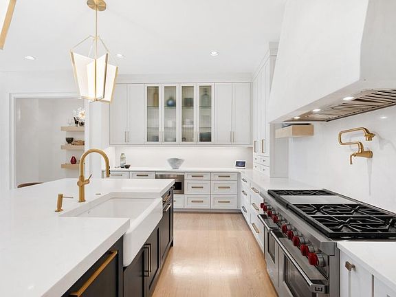 3rd image of 3565 Granton St