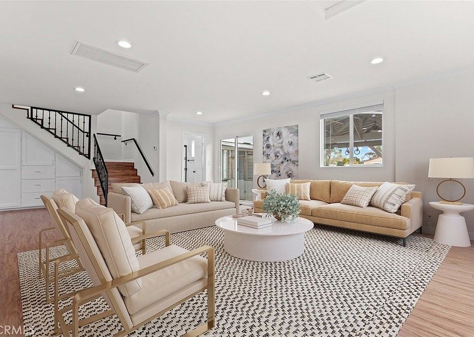 1st image of 9617 Cedros Ave