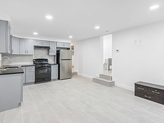 3rd image of 8 Stonecrest Dr #2