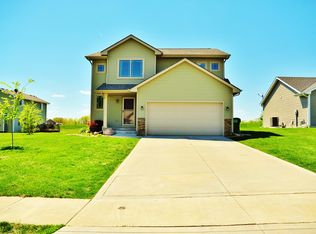 208 Maple Dr, Polk City, IA 50226