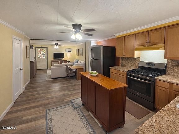 4th image of 301 N Frederick Ave