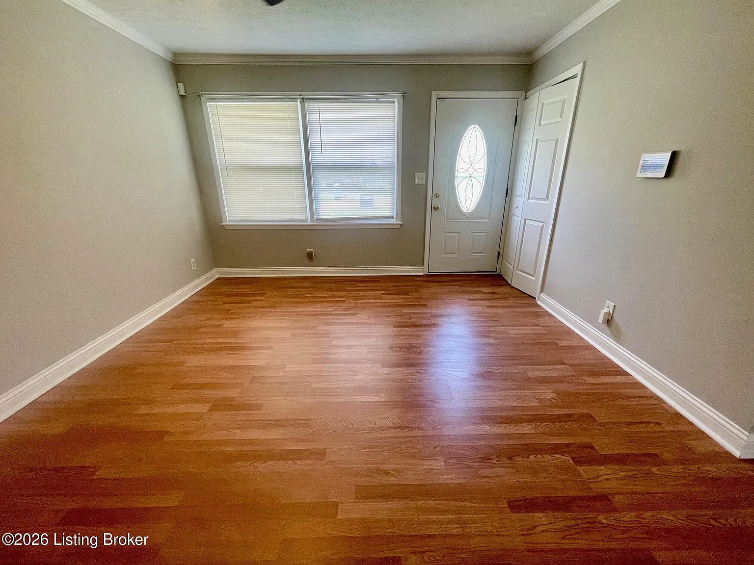3 bed, 1.0 bath, 882 sqft, $1,395 — Photo 2