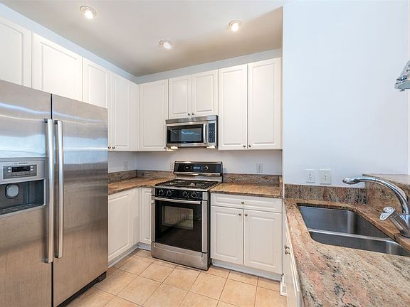 5th image of 15 Warren St #438