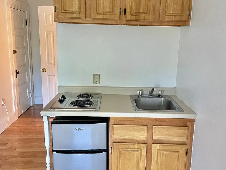 1077 Beacon St #5 — Photo 3