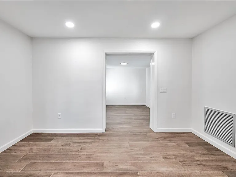 834 Jefferson Ave — Photo 9