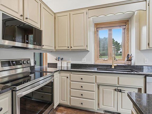 5th image of 217 Meadow Sweet Pl