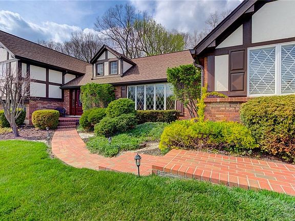 3rd image of 613 Thornbury Dr