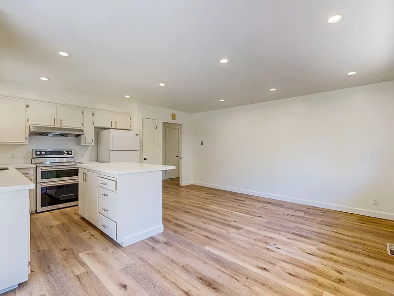1925 Leafgreen Dr — Photo 12