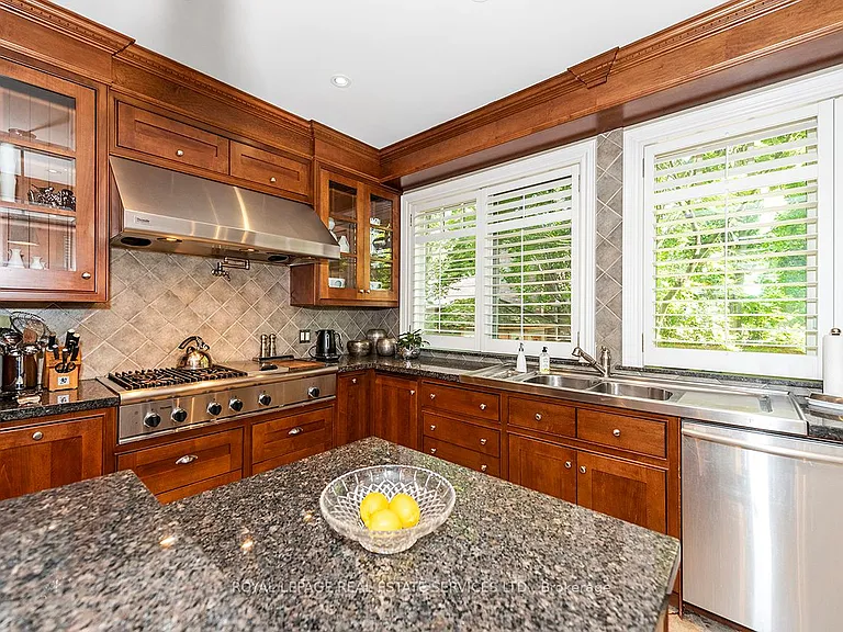 52 Herne Hl — Photo 13