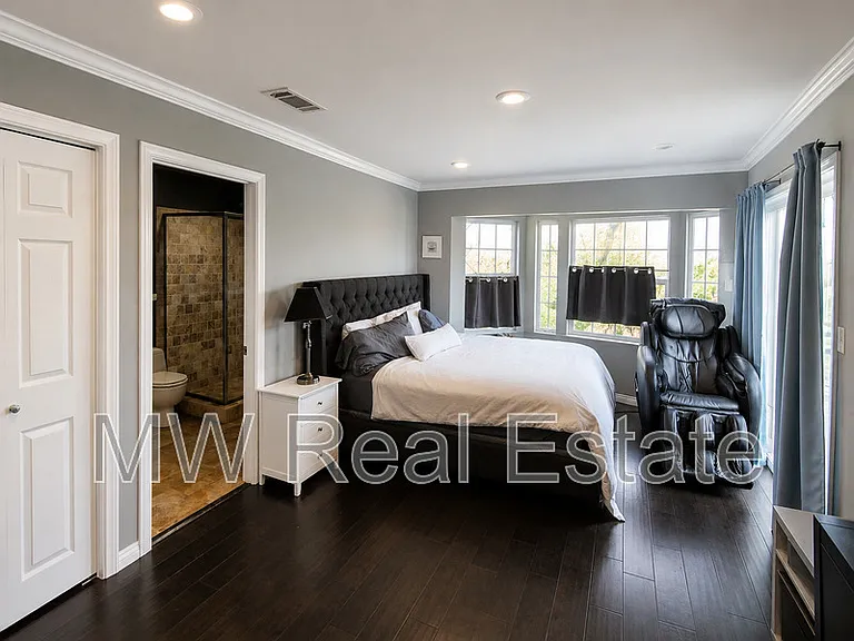 1510 N Benton Way — Photo 11