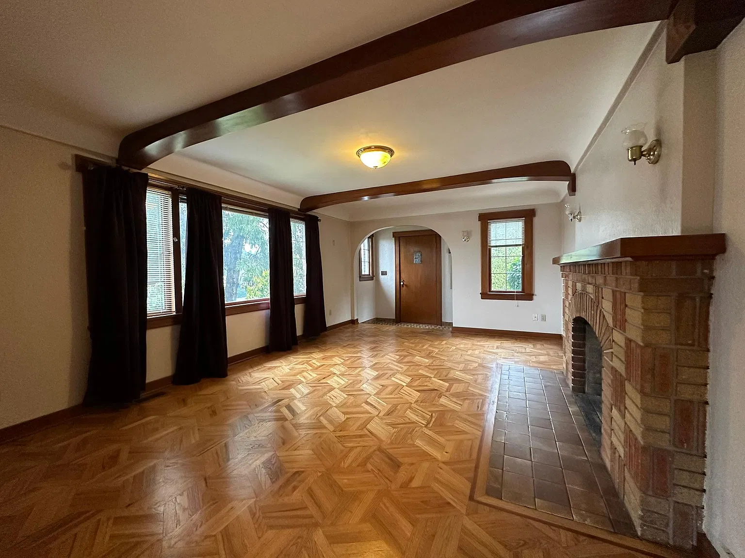 4 bed, 2.5 bath, 2160 sqft, $3,300 — Photo 3