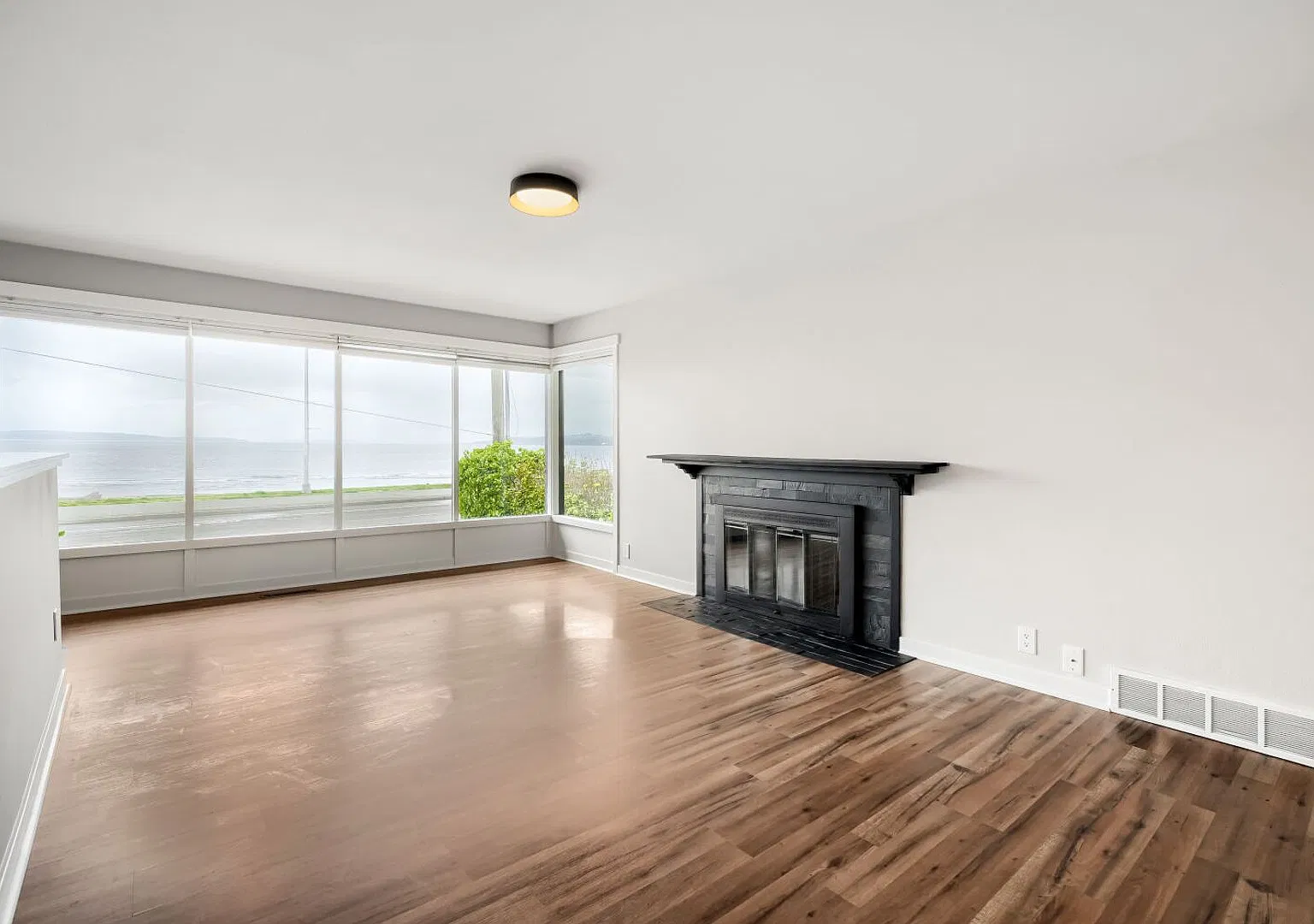 Anne Vista Court — Photo 2