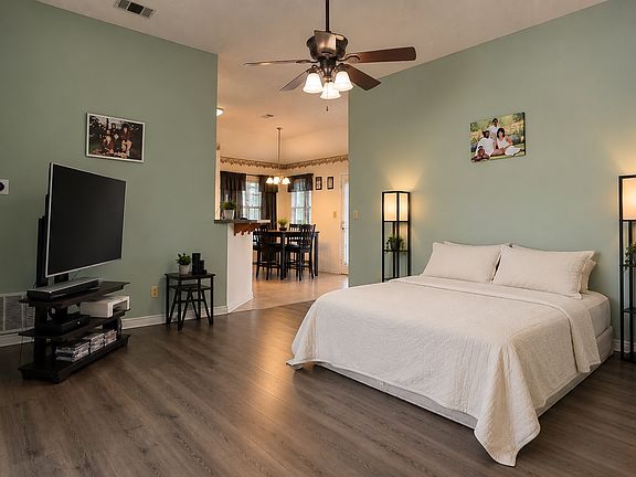 4th image of 203 Knight Ln