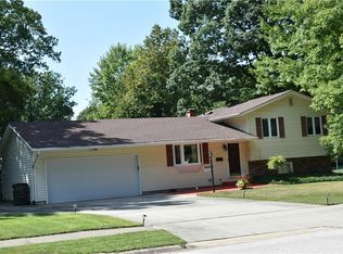 2440 Norman Dr, Stow, OH 44224