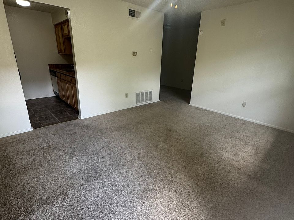 Living Area/ Entry