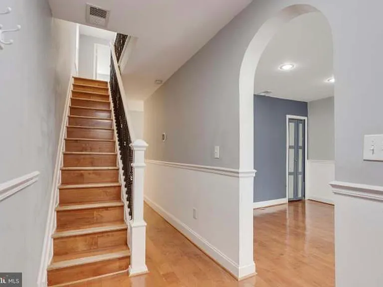 5215 Dix St NE — Photo 5