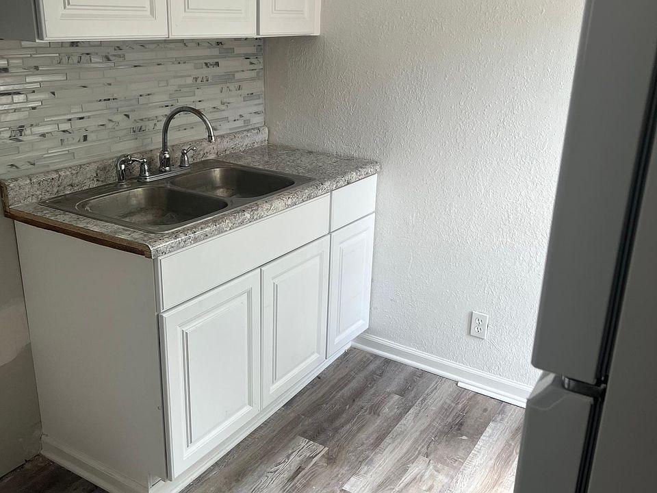2nd image of 2316 Auburn St #2