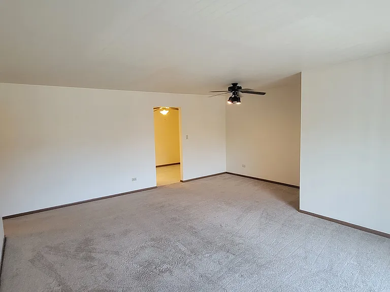 805 Oakton St — Photo 28