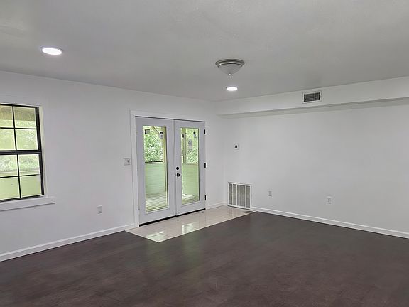 4th image of 2417 Robertsdale Rd