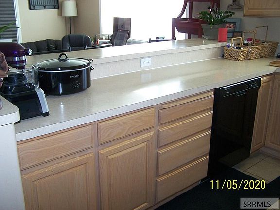 3rd image of 275 W 25 N